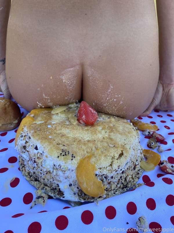 How would you like to see me getting messy on your bday cake..