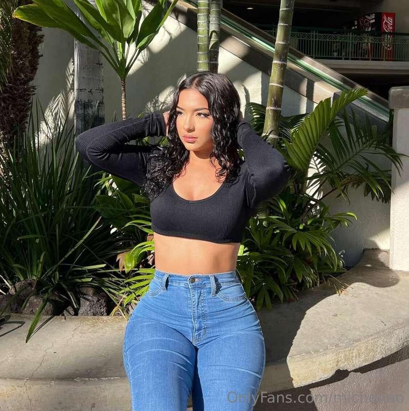 Babe, do you like me better with curly hair or straight hair..