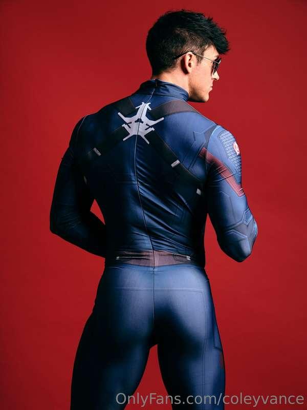 How’s captain coley from behind? 😉🤔