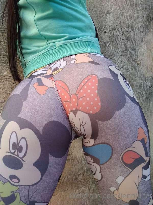 mmm, do you want to see what's underneath daddy?🙈🤤🍑