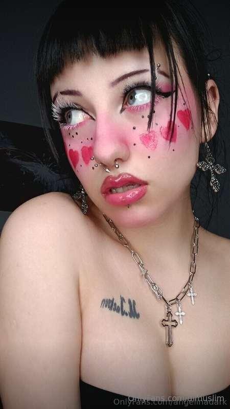 The hottest goth girl @angelinadark🌶just started her sex lif..