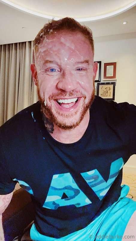 got a warm, sticky welcum to London 🇬🇧💦