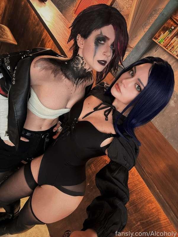 They’re besties 👀❤️

Me as Caitlyn and @Miakanayuri as Vi 🥊

#arcane #caitlyn #vi #cosplay #nsfw #lewdcosplay #sexycosplay #nsfwcosplay