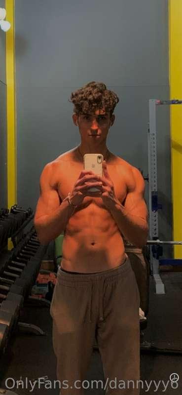 💪 **body update** CHECK UR DMS FOR 🍑 comment what u wanna se..