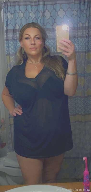 Milfy Monday🖤 
Wishing you a lovely day🖤 @captainbigtits