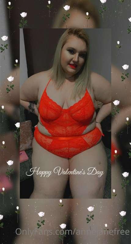 Live at 10pm tonight feeling nervous 😬 
@annejane 
Don’t mis..