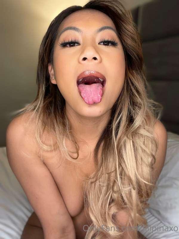 Cum right here daddy 💧 message me for some fun I’m so horny ..