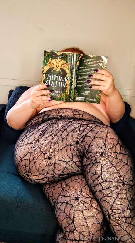 Give this feral booktok baddie a chance to show you how she ..