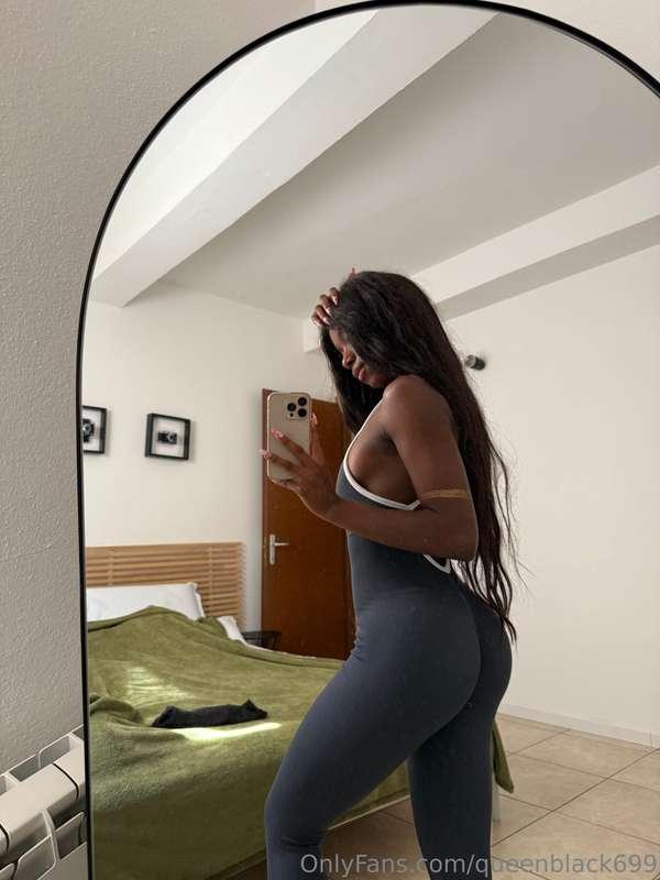 Oggi che è domenica qualcuno che mi fa compagnia? 💋