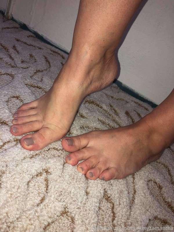 Hello im new here, im a mum and i do footfetish so show me s..