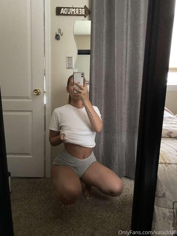 Good morning who’s awake? Talk to me💕