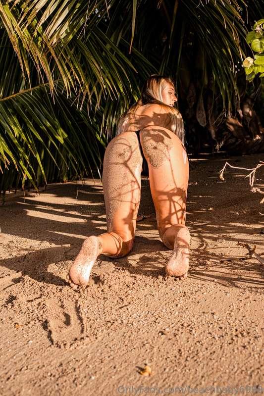 i did a body paint photoshoot that went a little crazy... en..