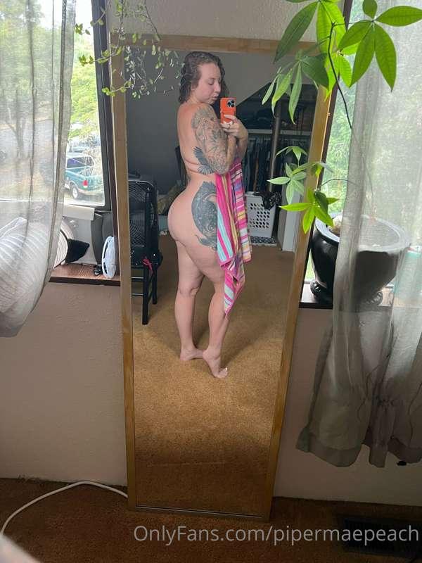 Are you a boobies lover? Or an ass guy? 😘