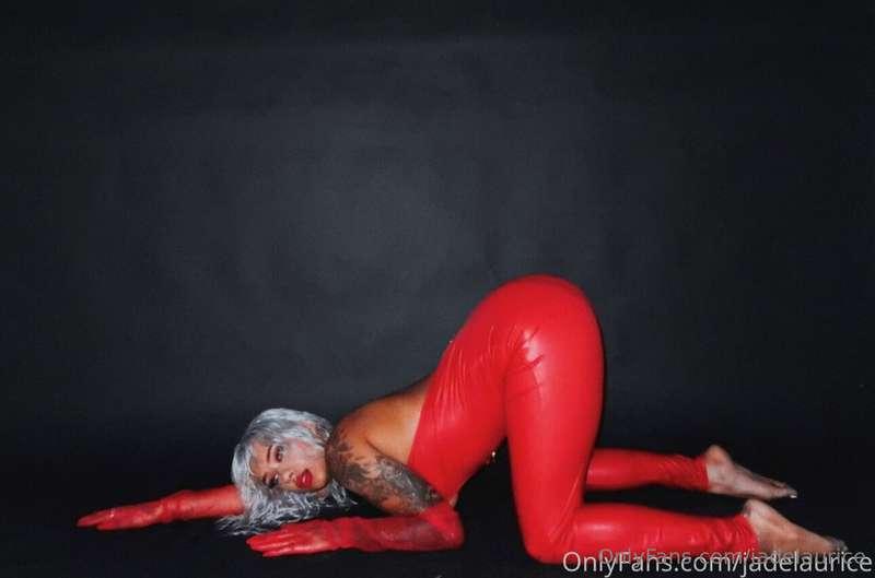 This position is honestly such a good stretch 😏