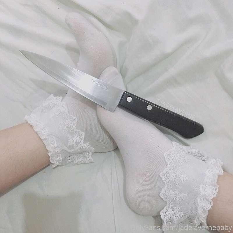 Do you wanna see my feet? 🤍