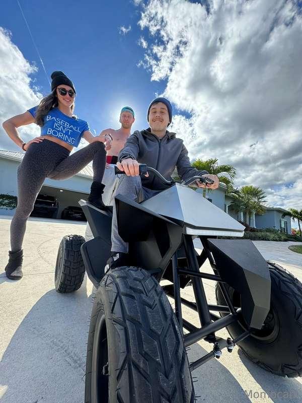 Cyberquad!! (it only goes 10mph but its still fun)