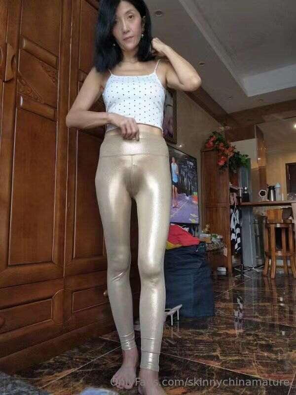 Do you like my pants? 😘😘😘