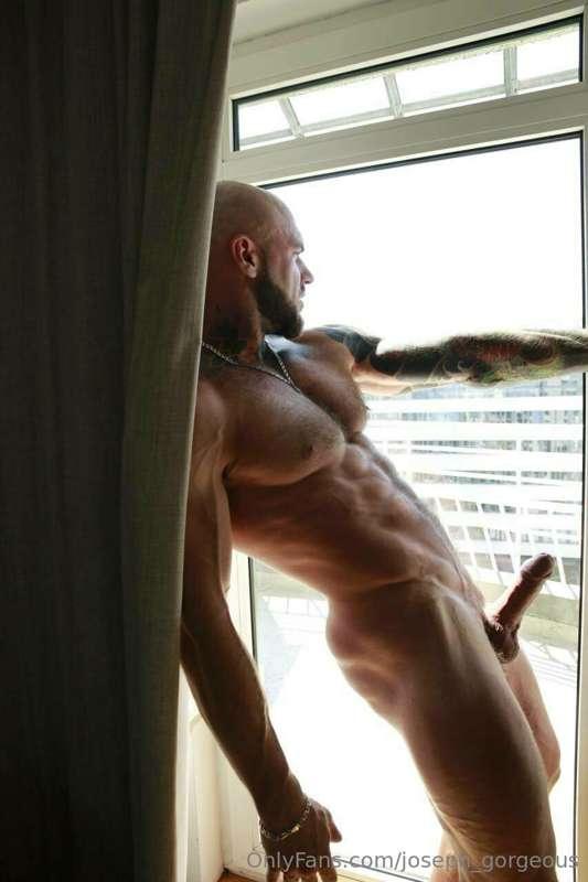 Bisexual hunk @Va1demar He was a professional bodybuilder💪🏻 ..