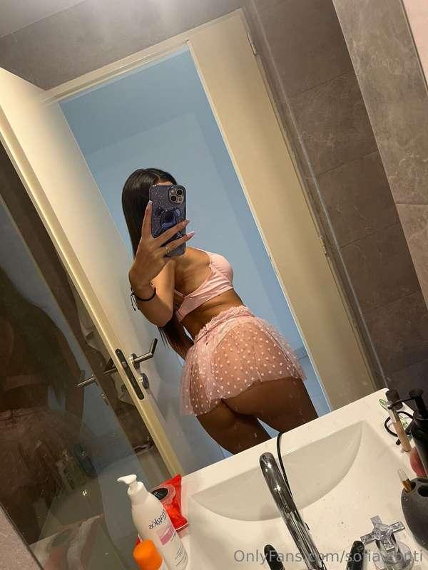 I want to dress sexy for you 😏😈