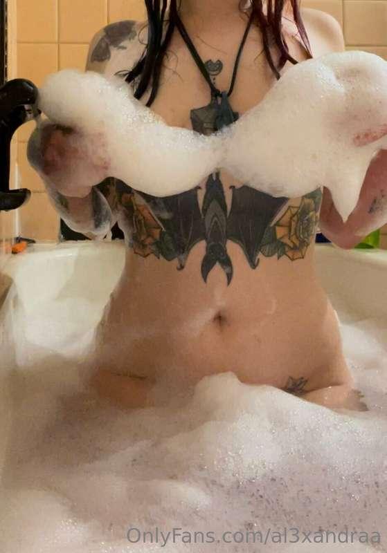 come take a bath with me 🧼🫧 new phone is fully activated now..