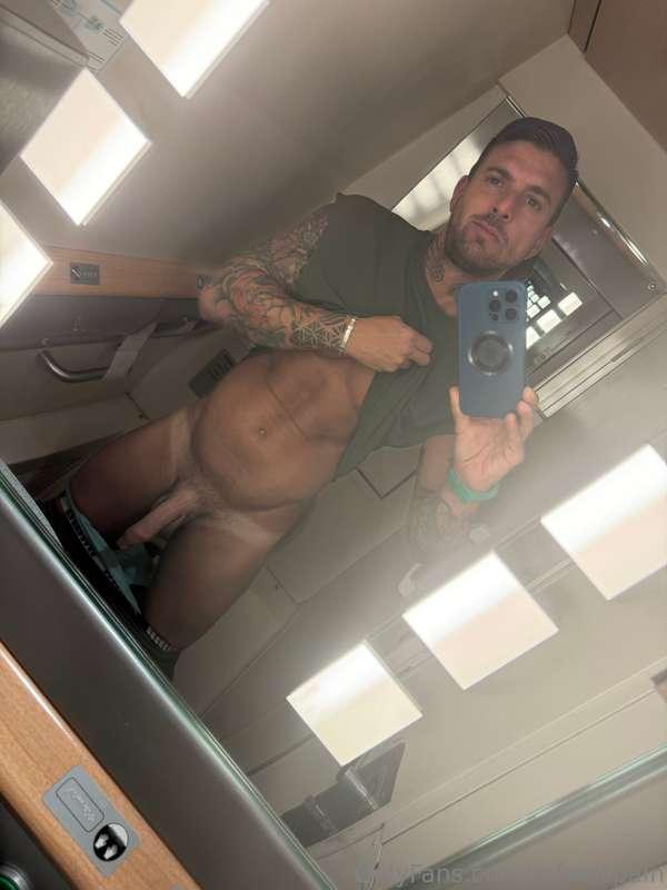Me encanta viajar en tren ..😝🍆