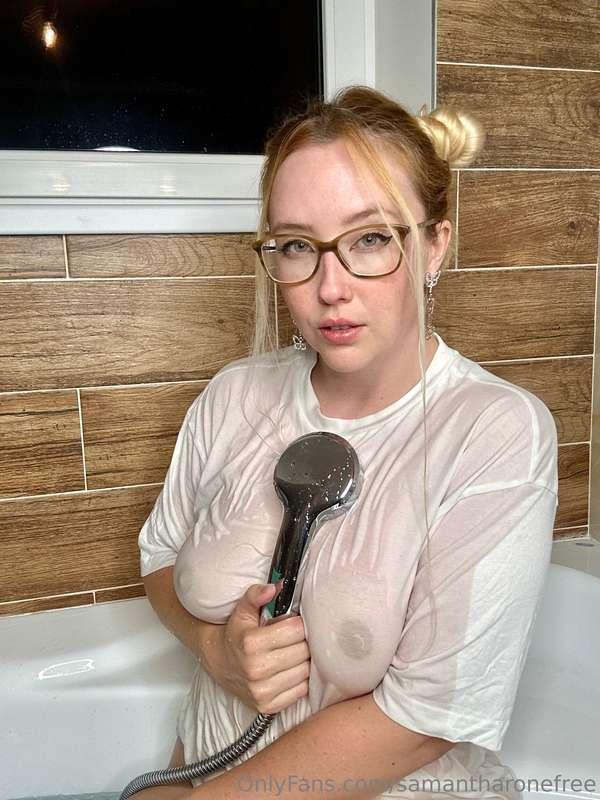 How naughty do you think we can get in this tub? 🤍💦 (11 minu..