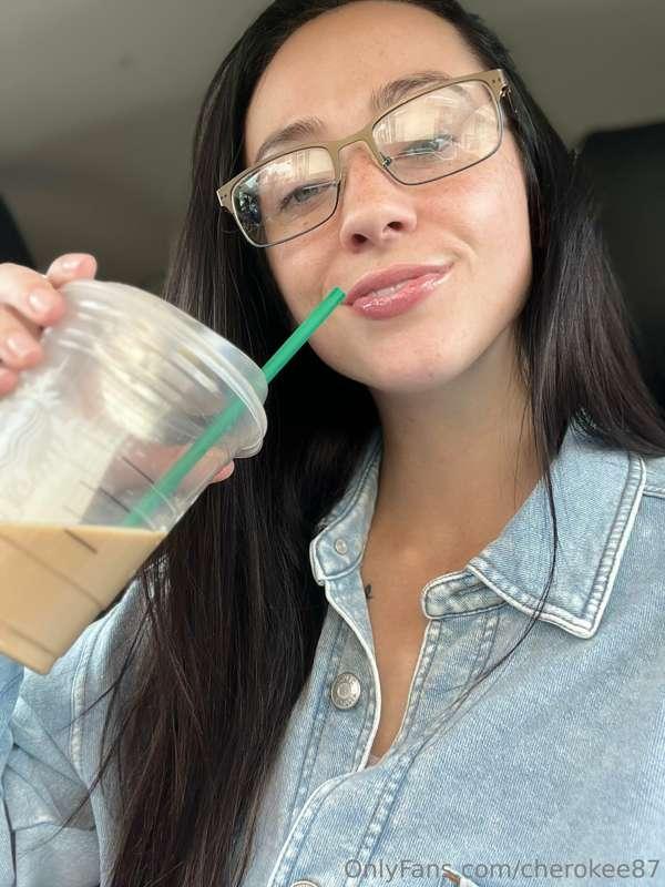 Hi! How is everyone’s Monday so far?! We ready for football ..