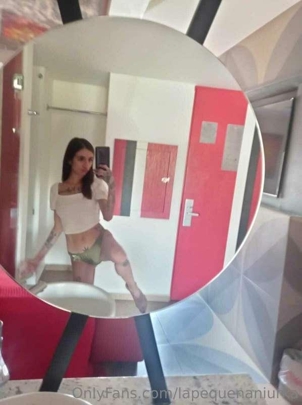 Hola bebés. Ya casi regreso, solo pasando por unos temas per..