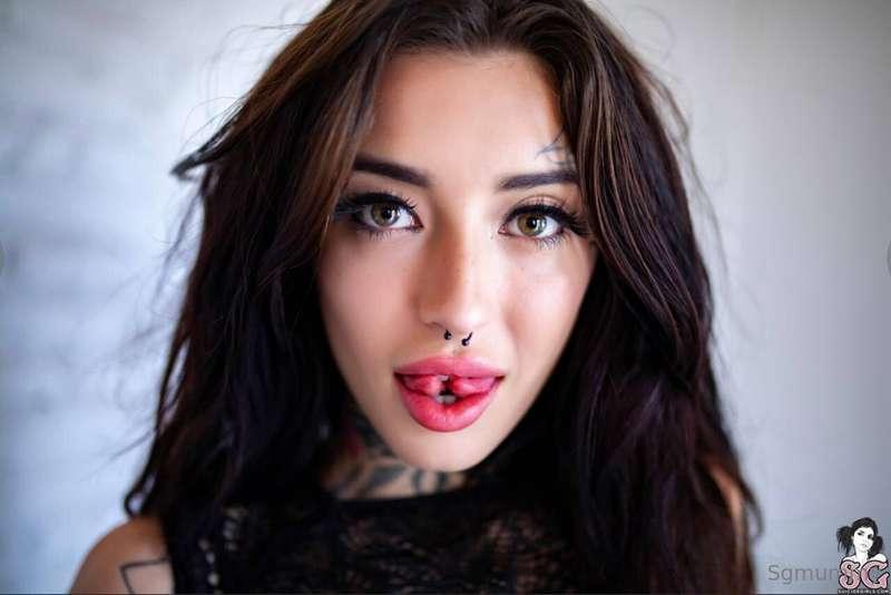 no te gustaria ver lo capaz que soy de hacer con esta lengua..