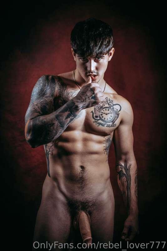 My photoshoot with mondo
https://onlyfans.com/raimondo.dicol..