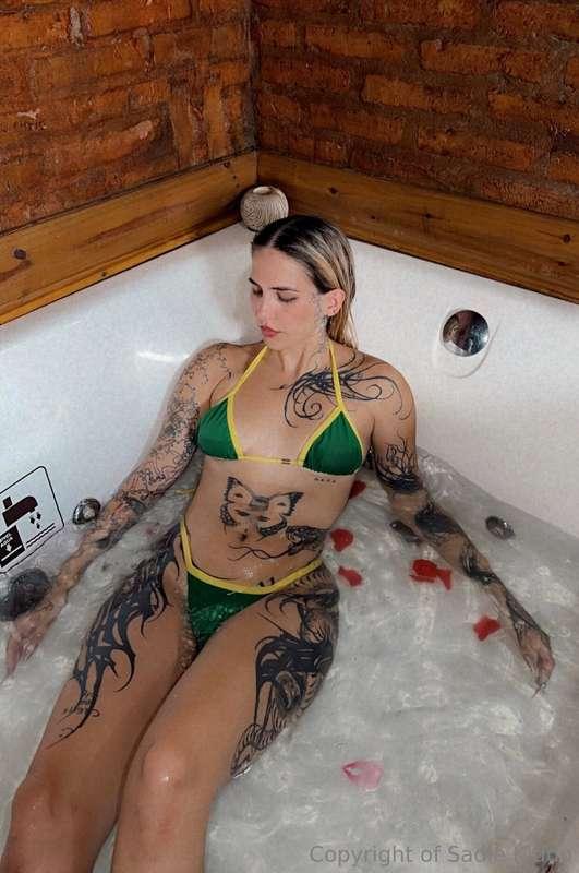 Your beautiful Goddess spent the weekend being adored and tr..