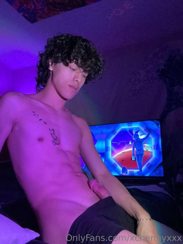 So horny will you help me 😈