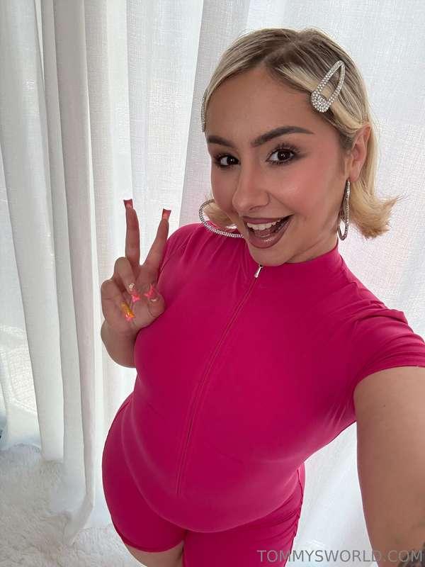 "How many dicks do you want tonight?" Me: ✌🏻💕