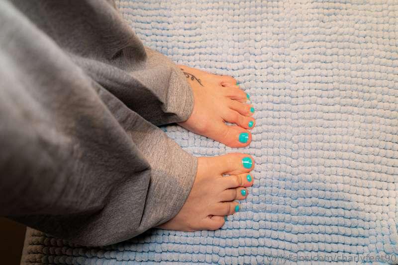 My feet feel very lonely today, do you wanna give them some ..