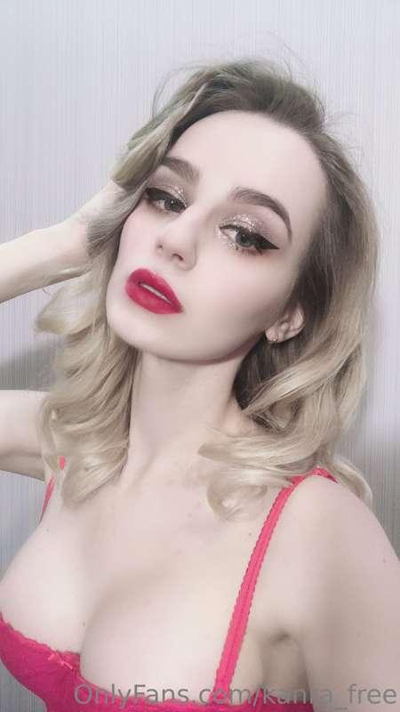 Do you like red lipstic?