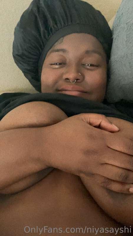 I have that post-orgasm glow 🩷 the videos are in ur DMs!!!!!..