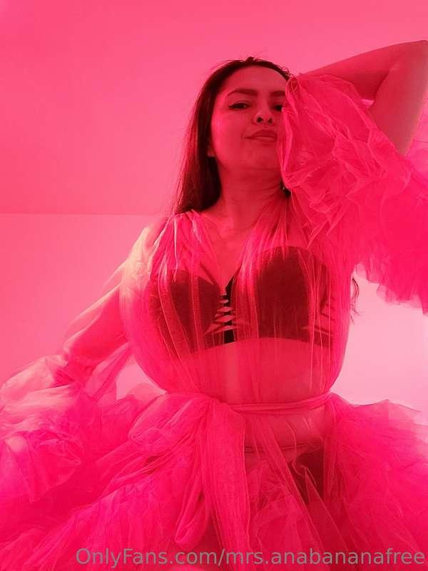 Feeling pretty in the fluffy robe 🥰 Unwrapped on the other s..