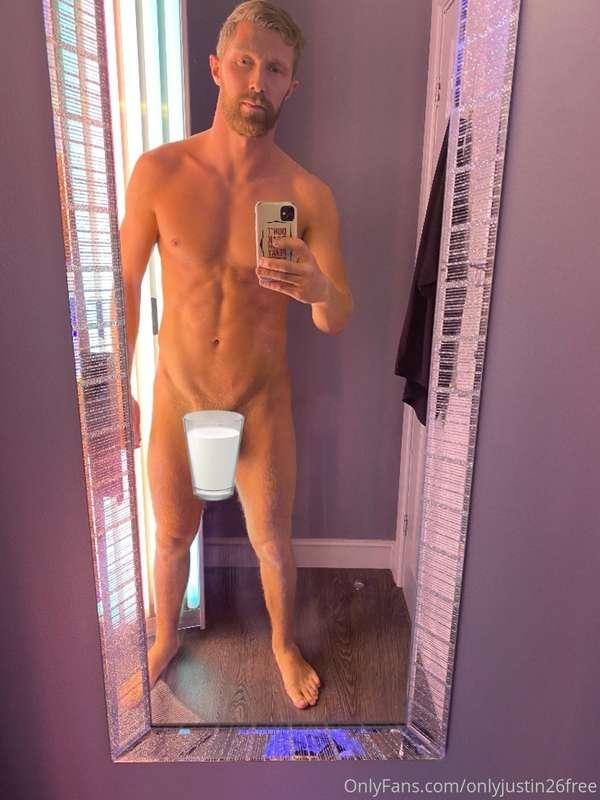 Who wants to come milk me? 🥛💦👅