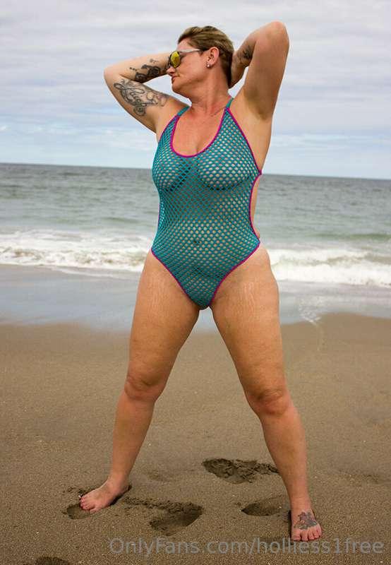 holliess1free image #1