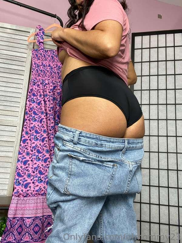 Morning ass and tits!! Watch me unzip my jeans and flash you..