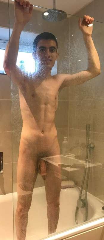 🚿😳