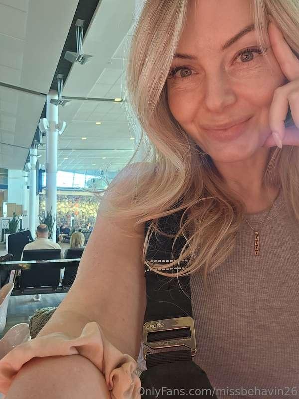 So I'm at the airport!!! I was gonna pack my biggest black d..