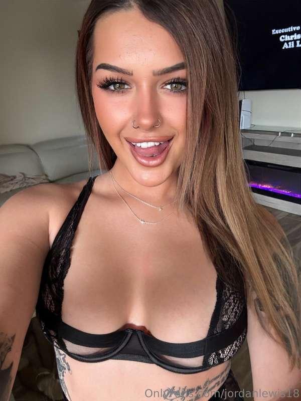 My very first anal experience on live!!👀🙈 I didn’t think I c..