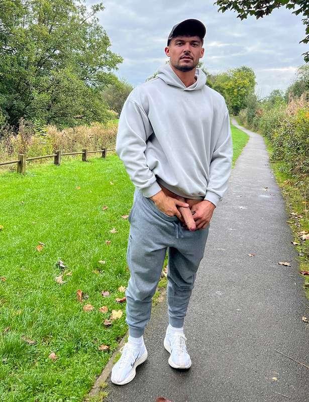Who's joining Me for a Sunday afternoon walk 🤔😜