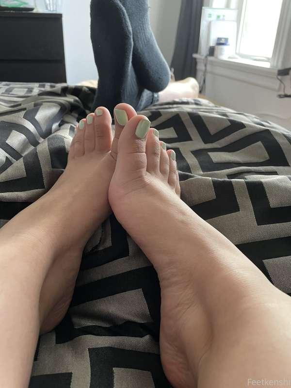 Pay for my mani/pedi! 🤍