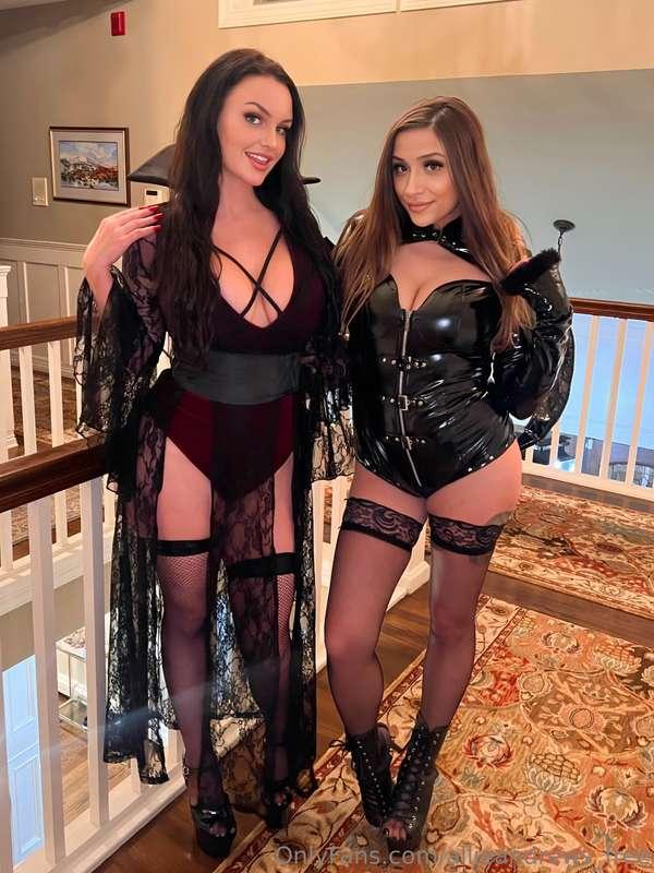 Brand New 🧛‍♀️ Sexy Halloween Sleepover 🦇 I was out with @th..