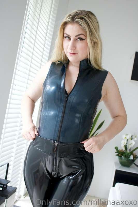 Goodmorning!🥰 Who Says I Can't Start my Tuesdays in TIGHT, S..