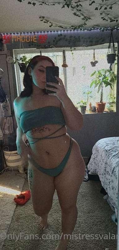 Want someone to rip off my clothes and fuck me silly 🥵💦