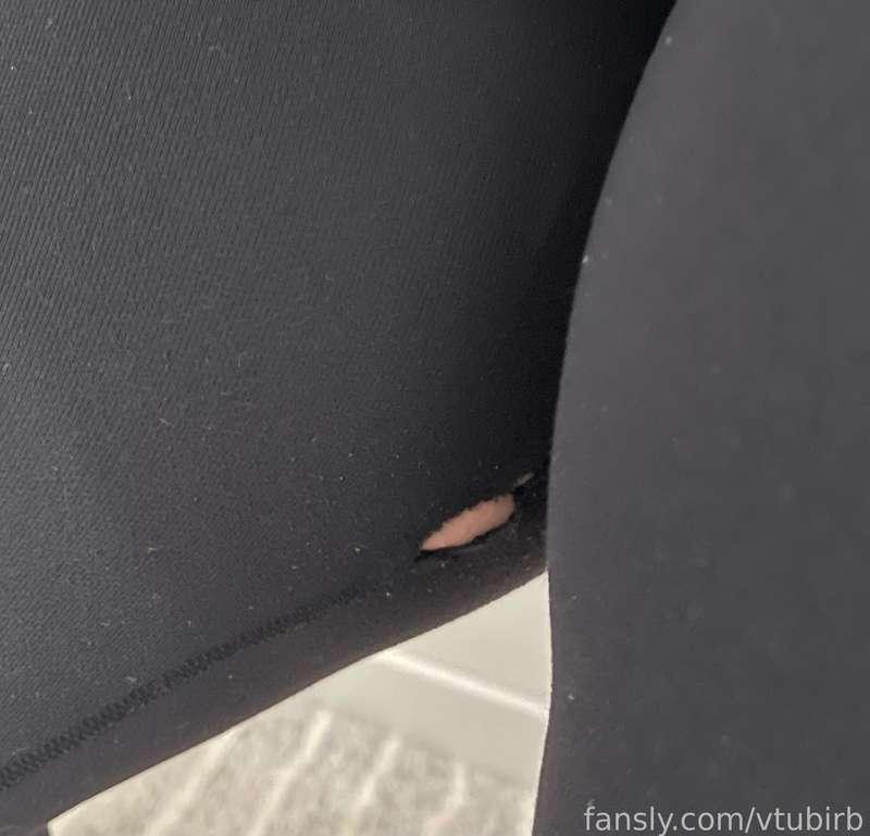 My thick thighs blew a hole in my leggings 😔