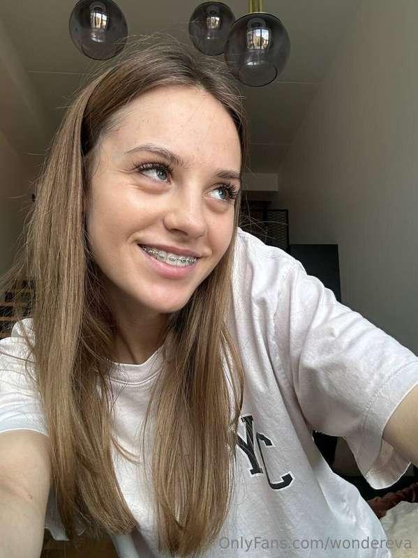 I believe that a smile can cloud any person's mind🥰 Especial..